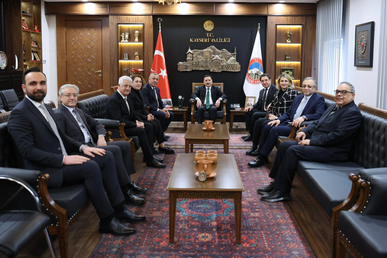 <h2>T&uuml;m Mermer Doğaltaş ve Makinaları &Uuml;reticileri Birliği Y&ouml;netim Kurulu heyeti, Kayseri Valisi Sayın G&ouml;kmen &Ccedil;i&ccedil;ek&rsquo;i makamında ziyaret etti.</h2>
